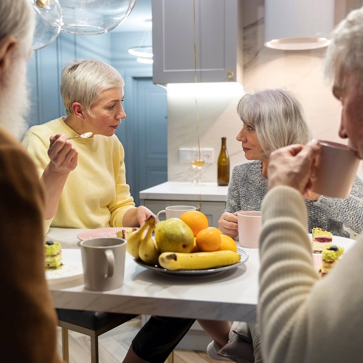 Alimentația Seniorilor – Cum Asigurăm o Dietă Sănătoasă și Echilibrată